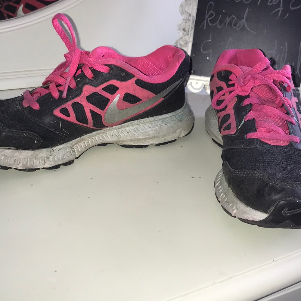 Nike tennis shoes